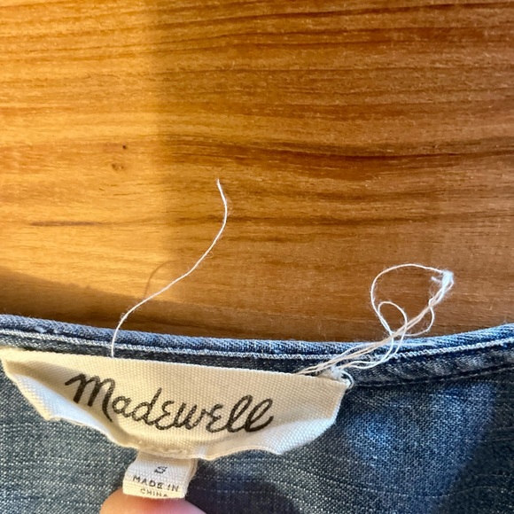 Madewell side tie wrap top. 3/4 sleeves, soft and secured with buttons. - Picture 4 of 4